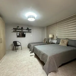  Habitación en casa particular Our House